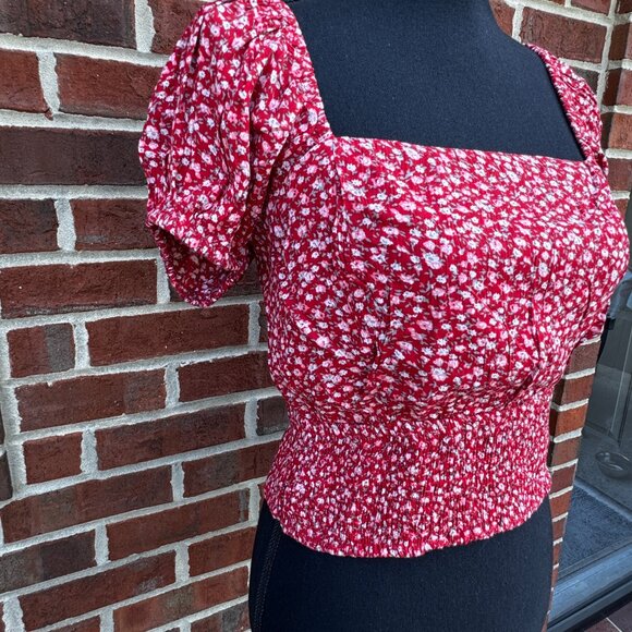 Sim & Sam Cropped Top Medium Red Ditsy Floral Smocked Waist Puff Sleeve Feminine - Picture 3 of 9
